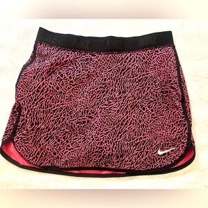 Nike athletic skort. Women’s small. Black & pink. EUC. Golf, tennis, pickleball
